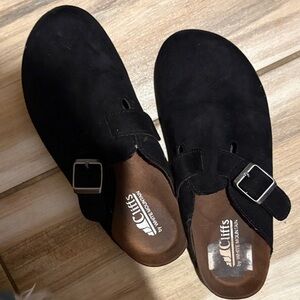 Cliffs by White Mountain Men's Black Slip-On Loafers